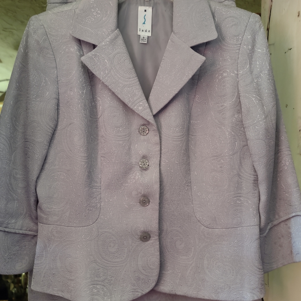 BRAND JADE...  MISSES 2 PC SKIRT SET. SIZE MISSES 8.